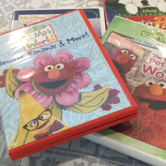 😜🤪 - Set of 12 DVD movies for kids. Mickey Mouse, Care Bears, Elmo, Wiggles…. - Picture 5 of 9